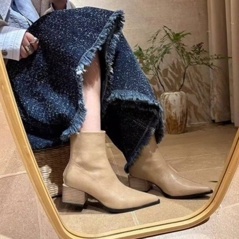 Vintage Fashion In 2026 - 2026 Street Style Designer Vintage Pointed