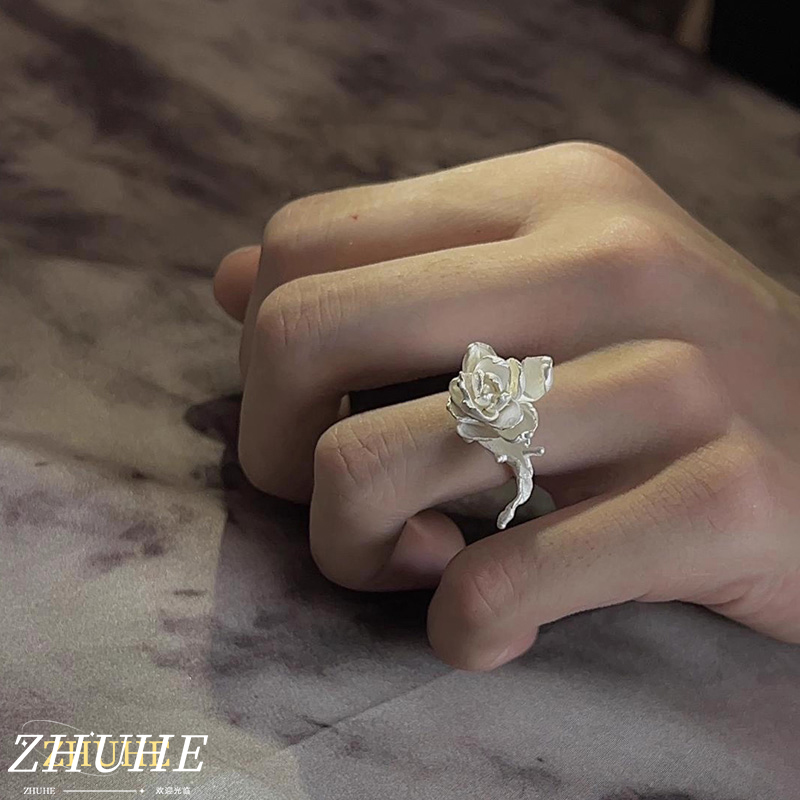 Fashion-Forward Flower Ring, J - Vintage Fashion Buyer recension och pris